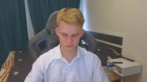 Snapshot of meow_mickey chatting on 10, 11, 2025 Mickey online show from 10, 11, 2025