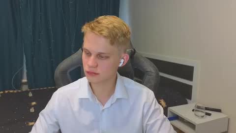 Snapshot of meow_mickey chatting on 11, 11, 2025 Mickey online show from 11, 11, 2025