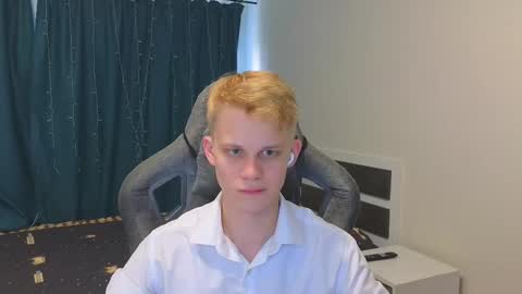 Snapshot of meow_mickey chatting on 13, 11, 2025 Mickey online show from 13, 11, 2025