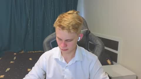 Snapshot of meow_mickey chatting on 16, 11, 2025 Mickey online show from 16, 11, 2025