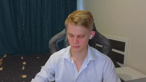 Snapshot of meow_mickey chatting on 20, 11, 2025 Mickey online show from 20, 11, 2025