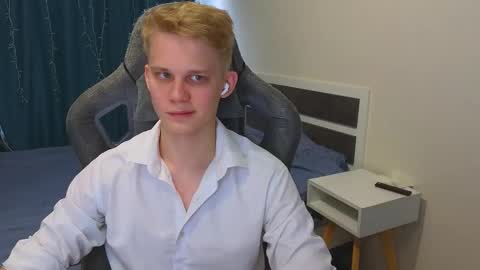 Snapshot of meow_mickey chatting on 22, 11, 2025 Mickey online show from 22, 11, 2025