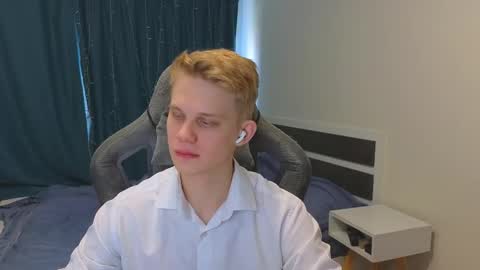 Snapshot of meow_mickey chatting on 25, 11, 2025 Mickey online show from 25, 11, 2025