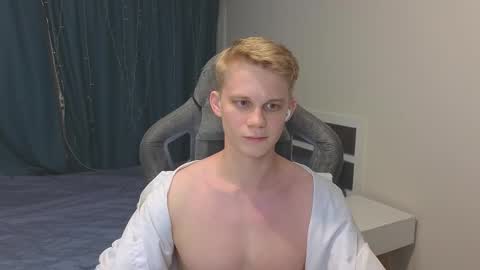 Snapshot of meow_mickey chatting on 4, 12, 2025 Mickey online show from 4, 12, 2025