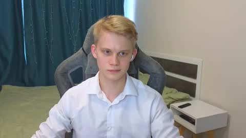 Snapshot of meow_mickey chatting on 15, 12, 2025 Mickey online show from 15, 12, 2025