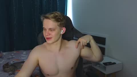 Snapshot of meow_mickey chatting on 8, 3, 2026 Mickey online show from 8, 3, 2026