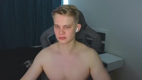 Snapshot of meow_mickey chatting on 12, 3, 2026 Mickey online show from 12, 3, 2026