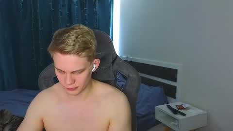 Snapshot of meow_mickey chatting on 17, 3, 2026 Mickey online show from 17, 3, 2026