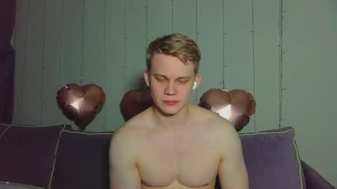 Snapshot of meow_mickey chatting on 7, 4, 2026 Mickey online show from 7, 4, 2026