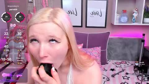 Snapshot of meowkakitty chatting on 4, 3, 2025 MeowkaKitty online show from 4, 3, 2025