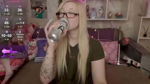 Snapshot of meowkakitty chatting on 8, 1, 2026 MeowkaKitty online show from 8, 1, 2026