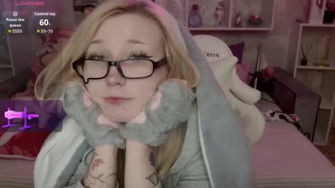 Snapshot of meowkakitty chatting on 5, 2, 2026 MeowkaKitty online show from 5, 2, 2026