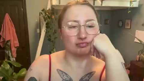 Snapshot of meowmaxx chatting on 8, 4, 2026 meowmaxx online show from 8, 4, 2026