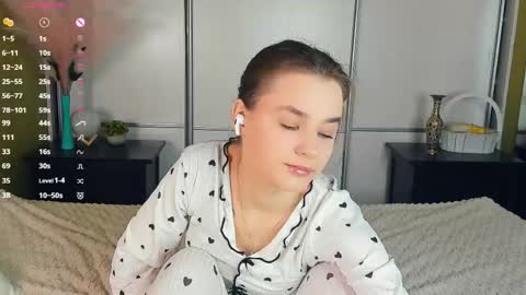 Snapshot of meoww_meows chatting on 11, 4, 2026 Julie online show from 11, 4, 2026