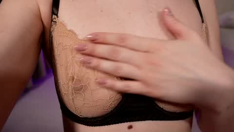 Snapshot of meowwmee chatting on 4, 4, 2026 meowwmee online show from 4, 4, 2026