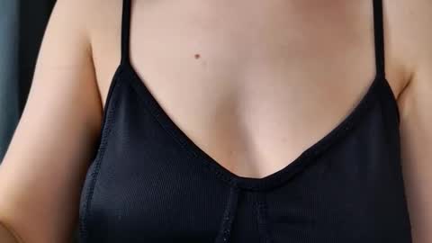 Snapshot of meowwmurr chatting on 18, 3, 2026 Mia online show from 18, 3, 2026