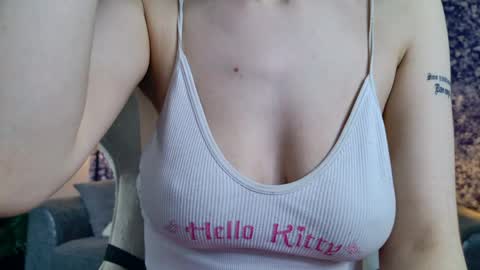 Snapshot of meowwmurr chatting on 4, 5, 2026 Mia online show from 4, 5, 2026