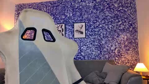 Snapshot of meowwmurr chatting on 6, 5, 2026 Mia online show from 6, 5, 2026