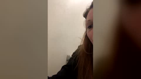 Snapshot of meowzers777 chatting on 17, 12, 2025 meowzers777 online show from 17, 12, 2025