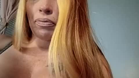 Snapshot of meowzers777 chatting on 22, 4, 2026 meowzers777 online show from 22, 4, 2026