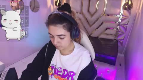 Snapshot of meraki_fraise chatting on 12, 9, 2025 online show from 12, 9, 2025