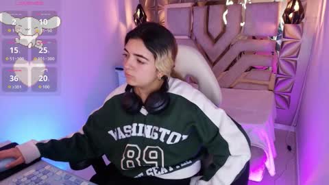 Snapshot of meraki_fraise chatting on 8, 10, 2025 online show from 8, 10, 2025