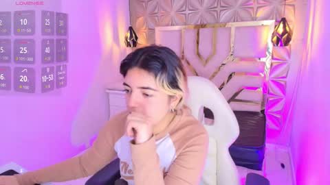 Snapshot of meraki_fraise chatting on 2, 11, 2025 online show from 2, 11, 2025