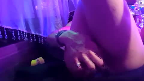 gurlnips online show from 4, 11, 2025