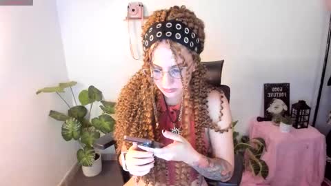 laura 3 i am independent model online show from 11, 11, 2025