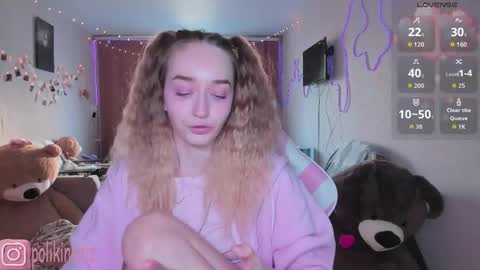 Snapshot of merryl_clark chatting on 12, 4, 2026 Sara online show from 12, 4, 2026