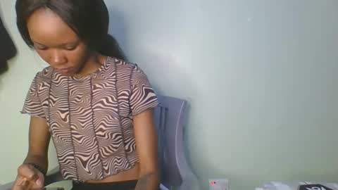 Snapshot of messyluna chatting on 27, 4, 2026 meggy and bree online show from 27, 4, 2026