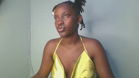 Snapshot of messyluna chatting on 28, 4, 2026 meggy and bree online show from 28, 4, 2026