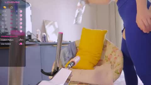 Snapshot of meukotis chatting on 10, 9, 2025 Stella online show from 10, 9, 2025