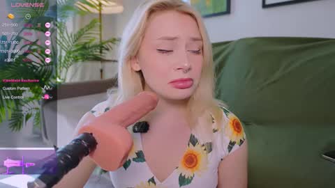 Snapshot of meukotis chatting on 3, 10, 2025 Stella online show from 3, 10, 2025