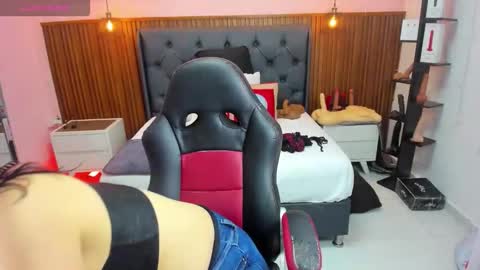 meylagia online show from 2, 12, 2025