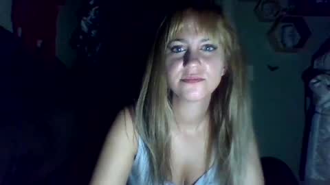 Snapshot of mezzy69 chatting on 12, 10, 2025 mezzy69 online show from 12, 10, 2025