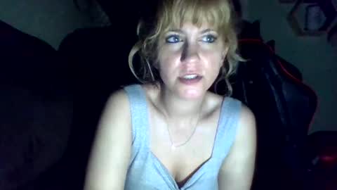 Snapshot of mezzy69 chatting on 15, 4, 2026 mezzy69 online show from 15, 4, 2026