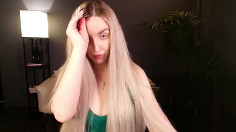 Snapshot of mi1a_ chatting on 5, 4, 2026 mi1a_ online show from 5, 4, 2026