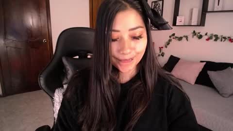 Snapshot of mia_112022 chatting on 7, 10, 2025 Mia zoe online show from 7, 10, 2025