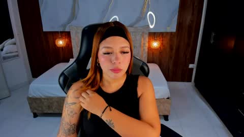 Snapshot of mia_18v chatting on 18, 4, 2026 Violett online show from 18, 4, 2026