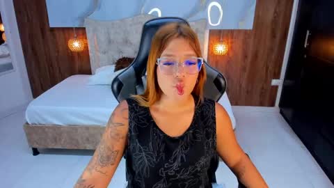 Snapshot of mia_18v chatting on 3, 6, 2026 Violett online show from 3, 6, 2026