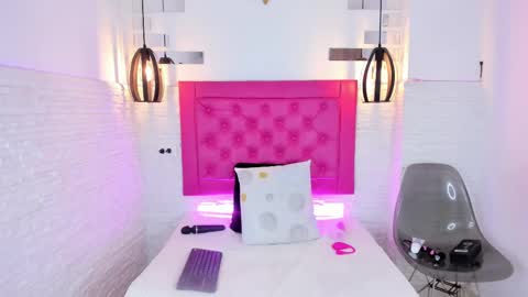 Snapshot of mia__099 chatting on 18, 2, 2025 Mia Blonde online show from 18, 2, 2025