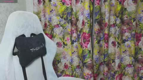 Snapshot of mia___lunaa chatting on 25, 10, 2025 Mia online show from 25, 10, 2025