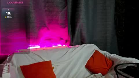 Mia  GMT7 Mon Tue Wen Thur 1000am-0300pm Sat 0300am-0900am online show from 6, 2, 2025