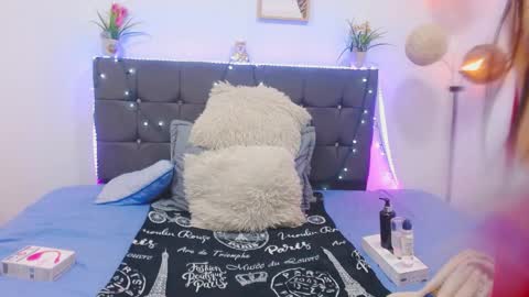 Snapshot of mia__xx1 chatting on 31, 3, 2026 C A L L M E M I A online show from 31, 3, 2026