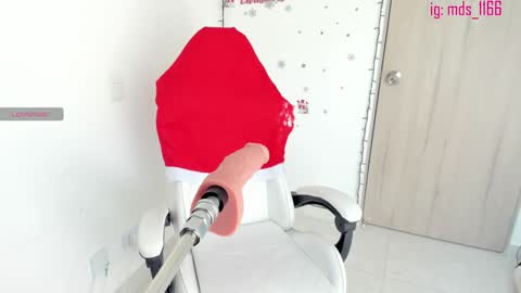 Mia adams  online show from 8, 1, 2025