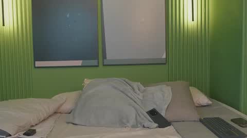 Snapshot of mia_belmont chatting on 18, 4, 2026 Belmont and Mia online show from 18, 4, 2026