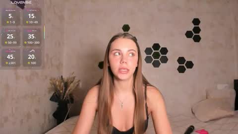 Snapshot of mia_com chatting on 29, 10, 2025 Mia next stream Thursday 1400 UTC1 Friday 1400 UTC1 online show from 29, 10, 2025