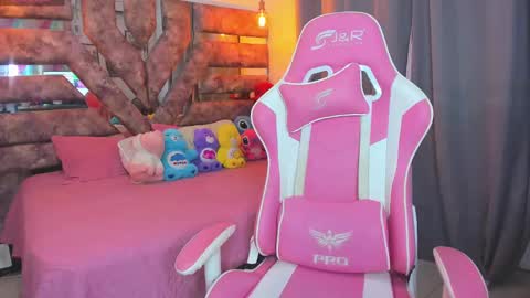 Snapshot of mia_coxx1 chatting on 5, 1, 2025 Mia online show from 5, 1, 2025