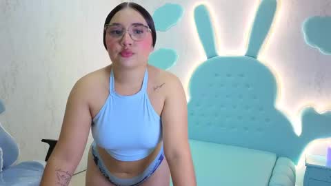 Snapshot of mia_cuttee chatting on 3, 10, 2025 Mia Cuttee online show from 3, 10, 2025